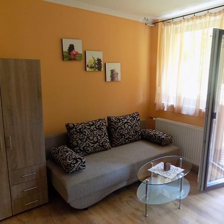 Narcisz Apartman Gyula Bagian luar foto