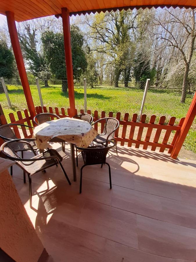 Narcisz Apartman Gyula Bagian luar foto