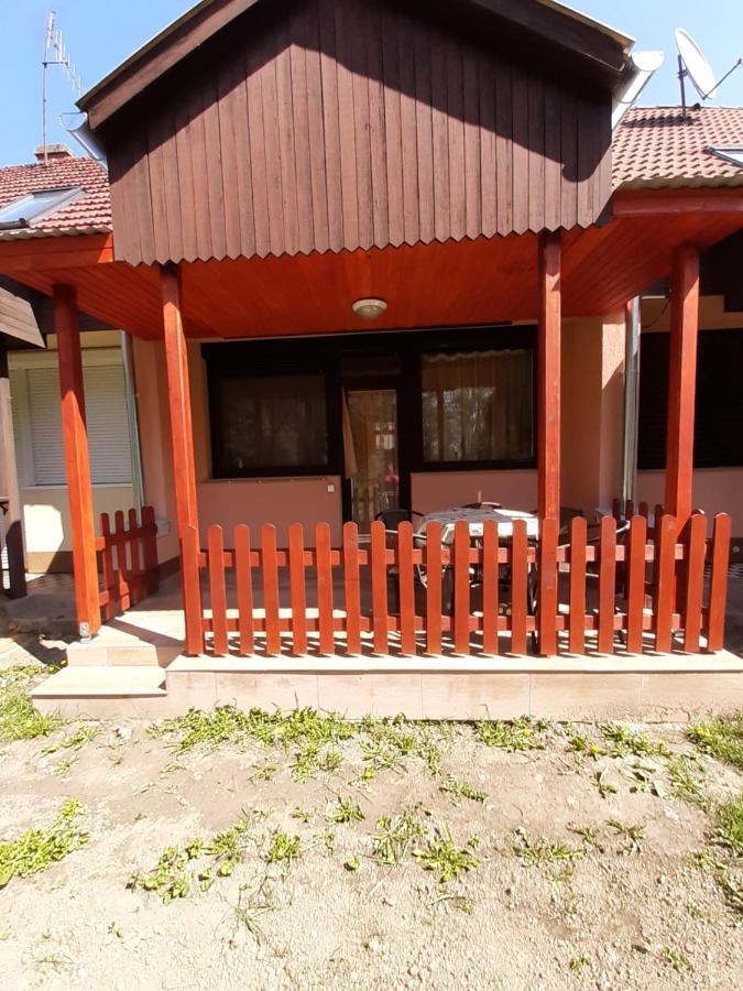 Narcisz Apartman Gyula Bagian luar foto