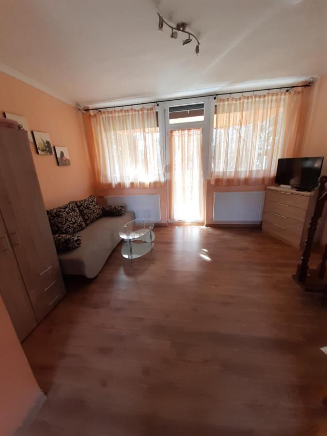 Narcisz Apartman Gyula Bagian luar foto