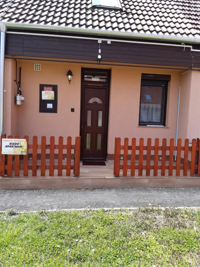 Narcisz Apartman Gyula Bagian luar foto