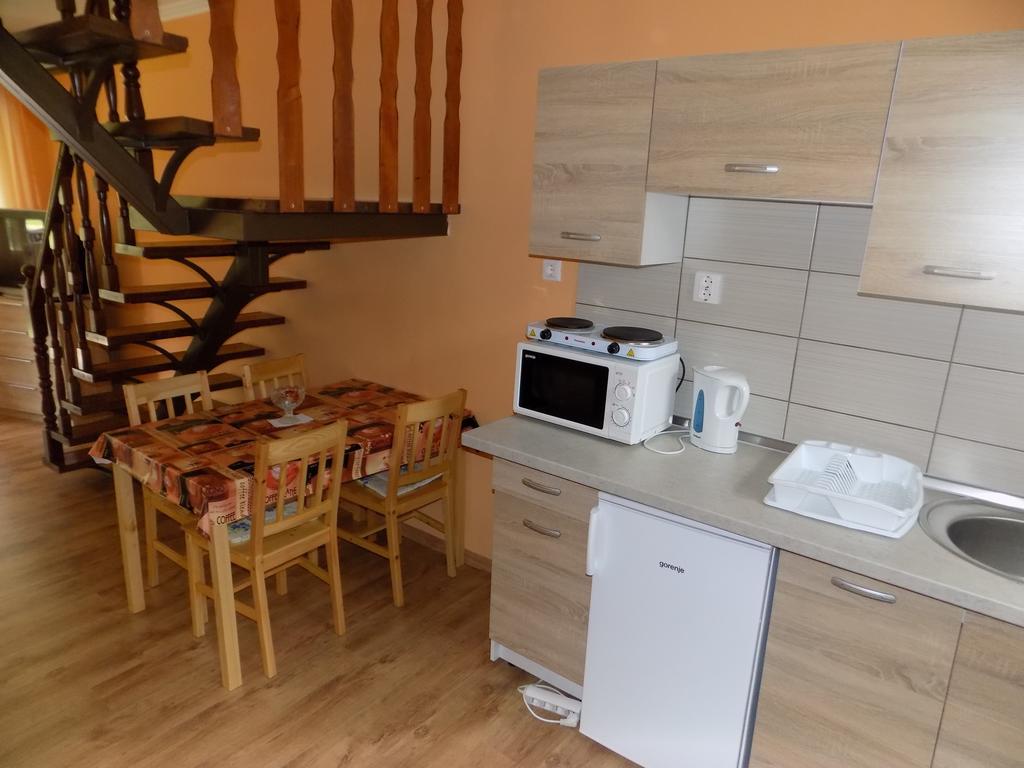 Narcisz Apartman Gyula Bagian luar foto