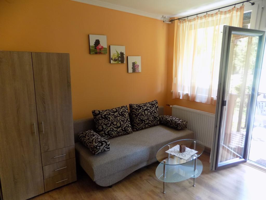 Narcisz Apartman Gyula Bagian luar foto